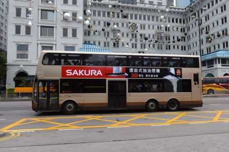 趁著聖誕節新年期間，大家可以見到有50架SAKURA巴士廣告走遍九龍、新界同港島過海線，相當吸睛！